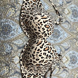 38DD leopard print shade and shore underwire bikini top like new.